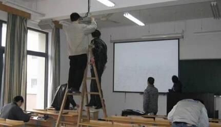 选购投影机重点参考的参数是哪些
